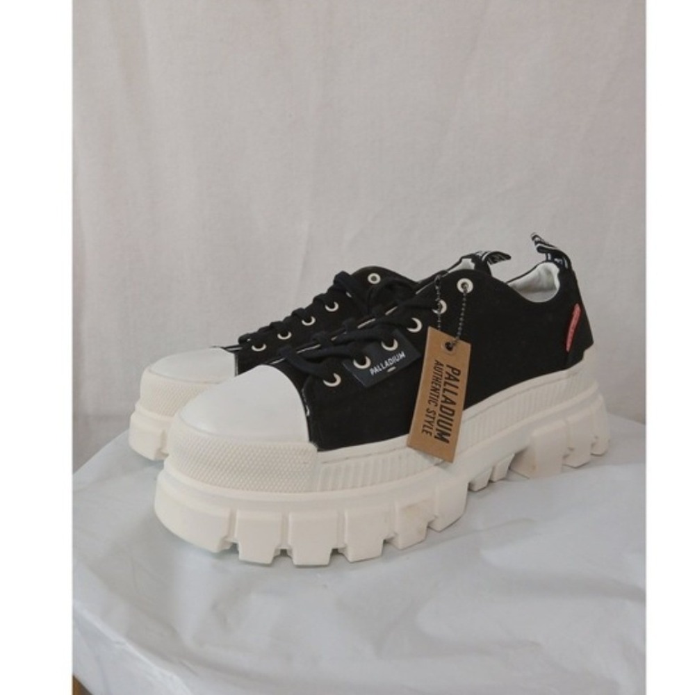 NEW Palladium Revolt Lo TX Sz 7.5 Women Black White Chunky Platform Sneakers NWT